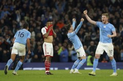造红牌+破纪录，哈兰德欧冠第一人！2-0那不勒斯，曼城宣战阿森纳